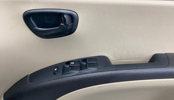 2015 Hyundai i10 MAGNA 1.1, Petrol, Manual, 33,554 km, Driver Side Door Panels Control