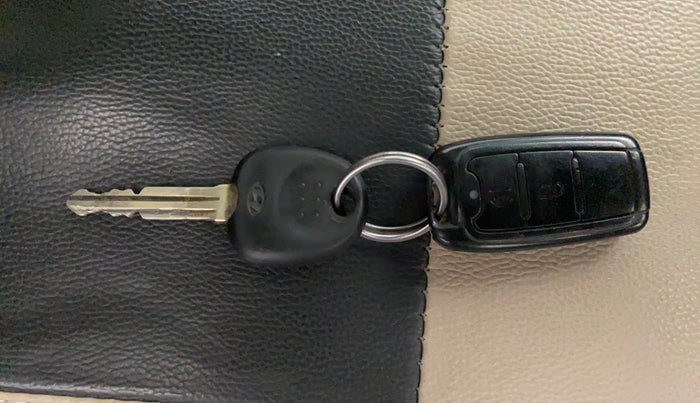 2015 Hyundai i10 MAGNA 1.1, Petrol, Manual, 33,554 km, Key Close Up