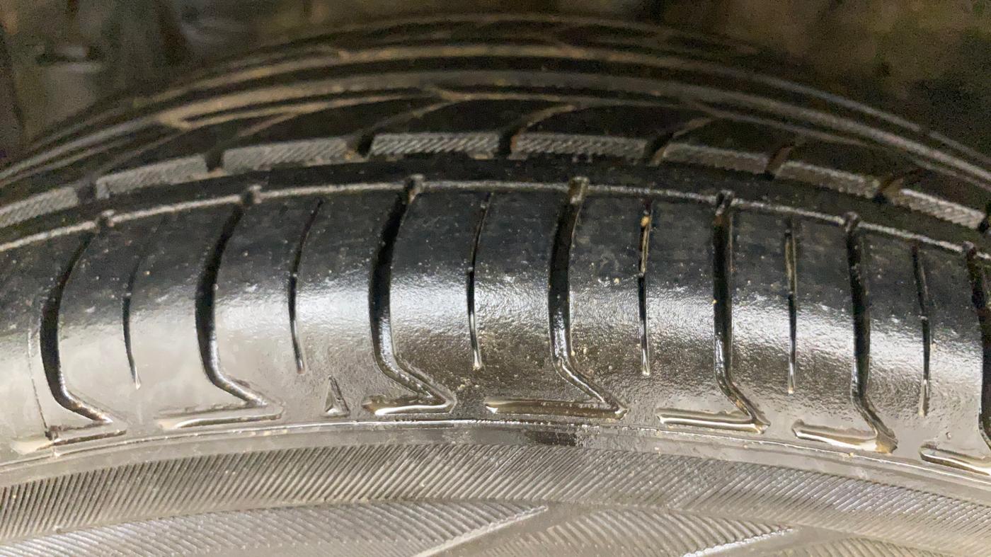 2013 Toyota Etios G, Petrol, Manual, 1,29,839 km, Left Front Tyre Tread