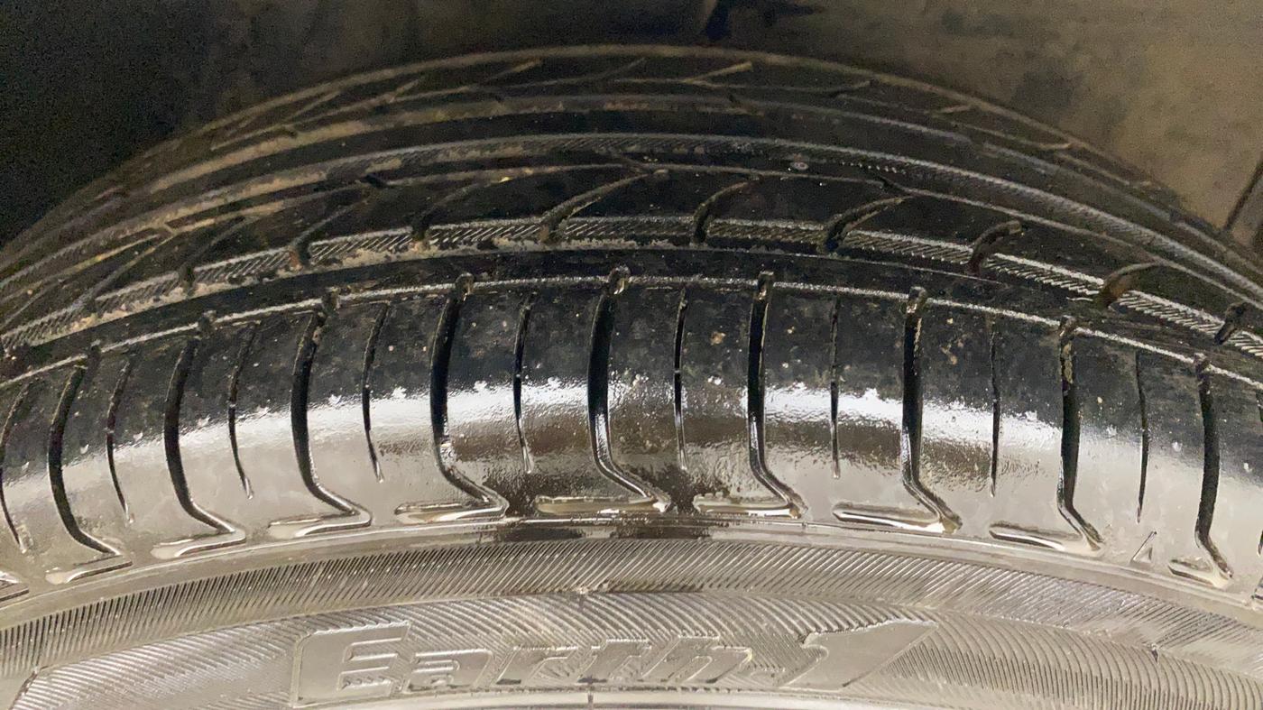 2013 Toyota Etios G, Petrol, Manual, 1,29,839 km, Right Front Tyre Tread