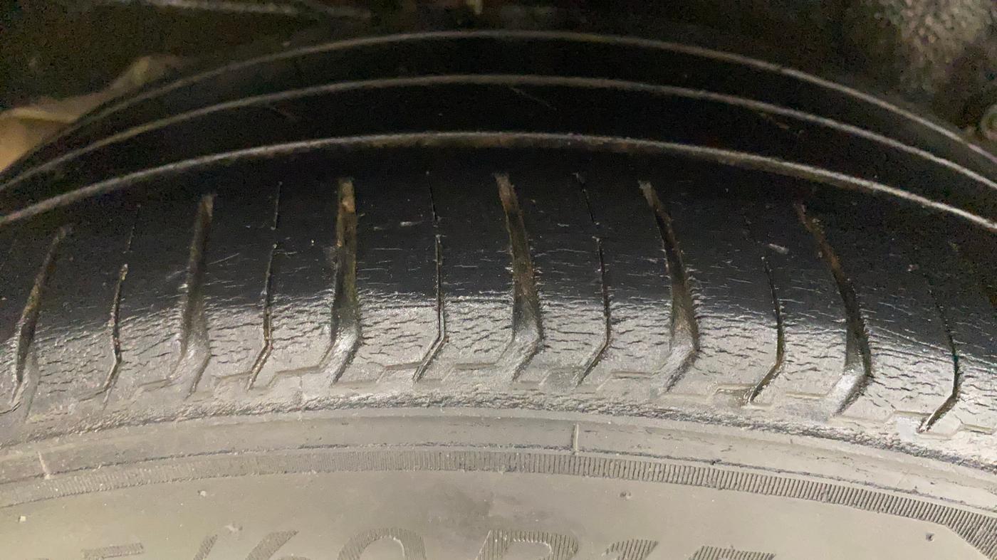 2013 Toyota Etios G, Petrol, Manual, 1,29,839 km, Right Rear Tyre Tread