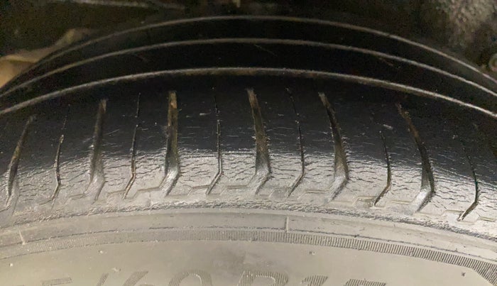 2013 Toyota Etios G, Petrol, Manual, 1,29,814 km, Right Rear Tyre Tread