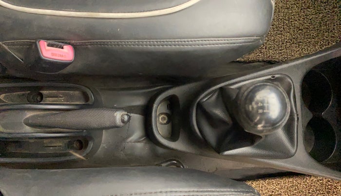 2013 Toyota Etios G, Petrol, Manual, 1,29,814 km, Gear Lever