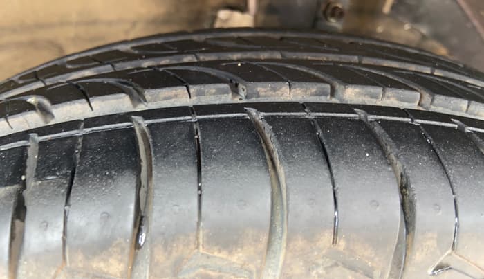 2019 Maruti Dzire VDI, Diesel, Manual, 1,15,112 km, Right Front Tyre Tread