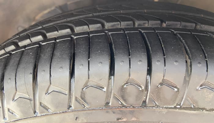 2019 Maruti Dzire VDI, Diesel, Manual, 1,15,112 km, Left Front Tyre Tread