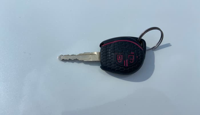 2019 Maruti Dzire VDI, Diesel, Manual, 1,15,112 km, Key Close Up