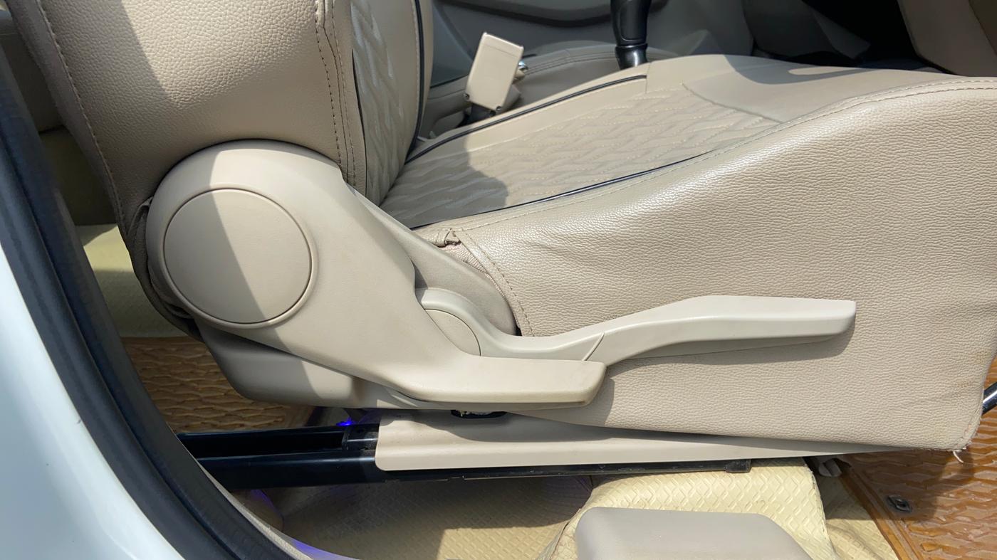 2019 Maruti Dzire VDI, Diesel, Manual, 1,15,270 km, Driver Side Adjustment Panel