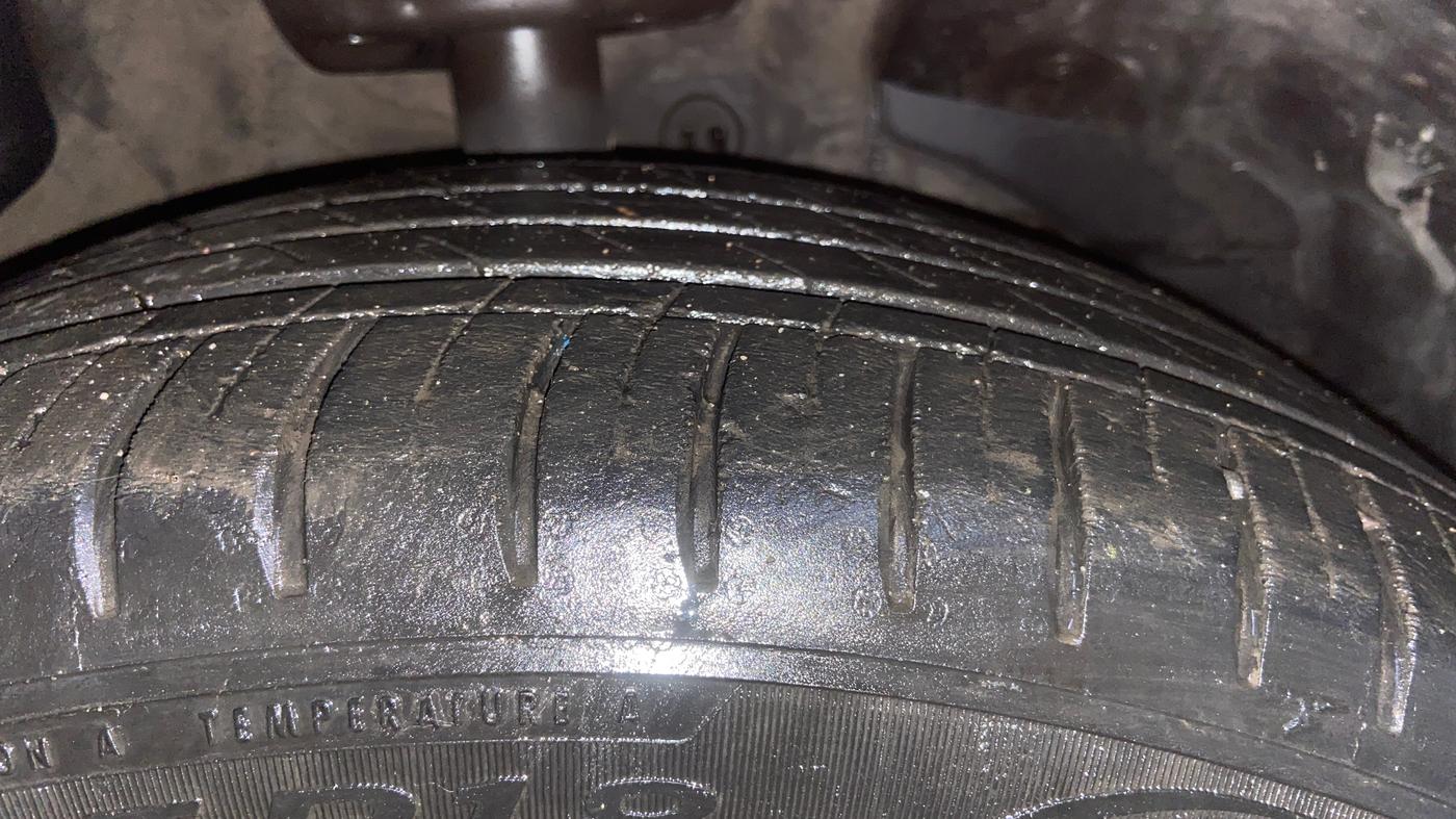 2021 MG HECTOR PLUS SHARP 1.5 PETROL TURBO CVT 6-STR, Petrol, Automatic, 41,127 km, Right Front Tyre Tread