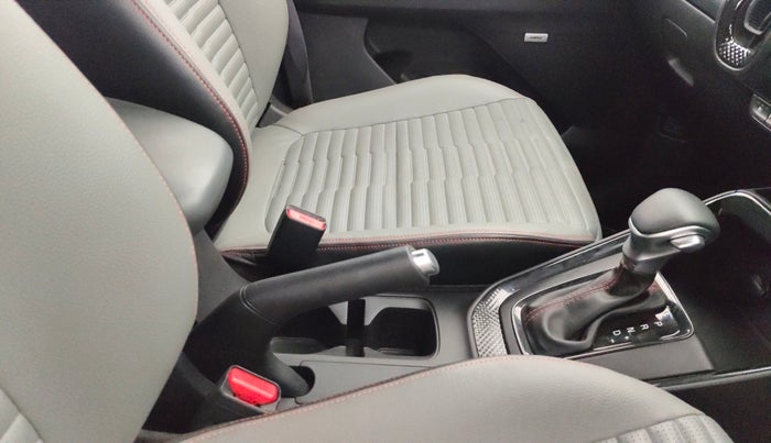 2022 KIA SONET X LINE 1.0 DCT, Petrol, Automatic, 16,227 km, Gear Lever