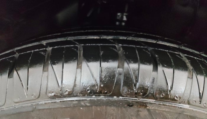 2022 KIA SONET X LINE 1.0 DCT, Petrol, Automatic, 16,227 km, Left Front Tyre Tread