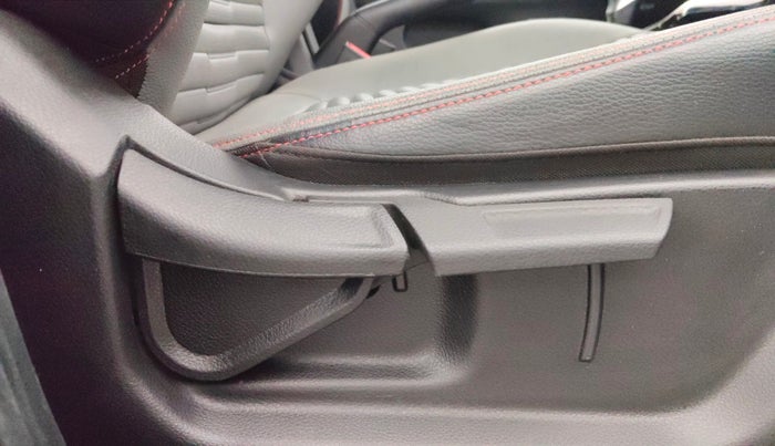 2022 KIA SONET X LINE 1.0 DCT, Petrol, Automatic, 16,227 km, Driver Side Adjustment Panel