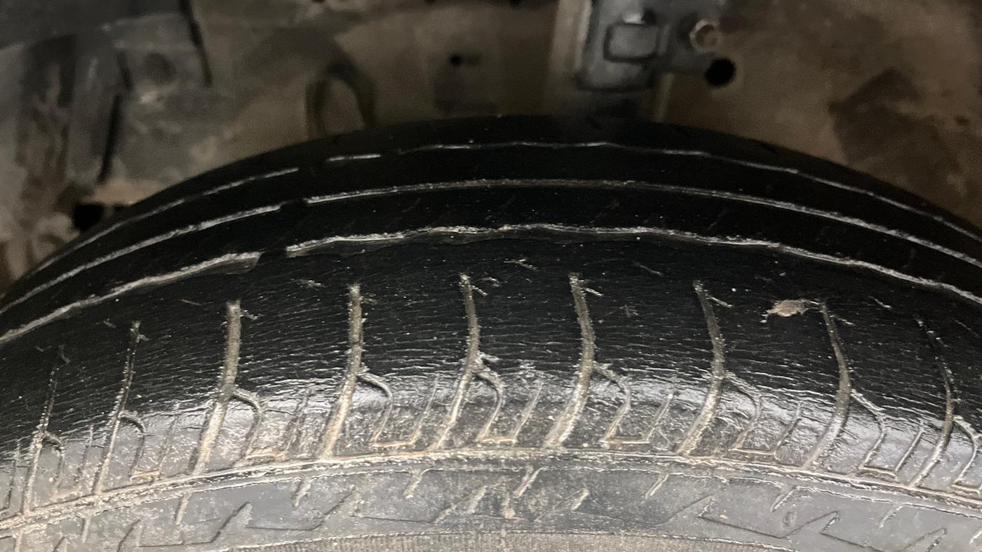 2016 Maruti Swift LXI (O), Petrol, Manual, 51,429 km, Left Front Tyre Tread
