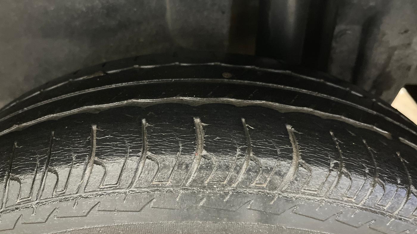 2016 Maruti Swift LXI (O), Petrol, Manual, 51,429 km, Left Rear Tyre Tread