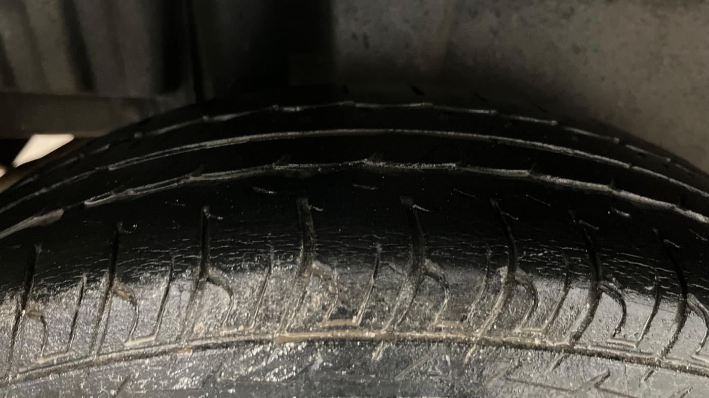 2016 Maruti Swift LXI (O), Petrol, Manual, 51,429 km, Right Rear Tyre Tread