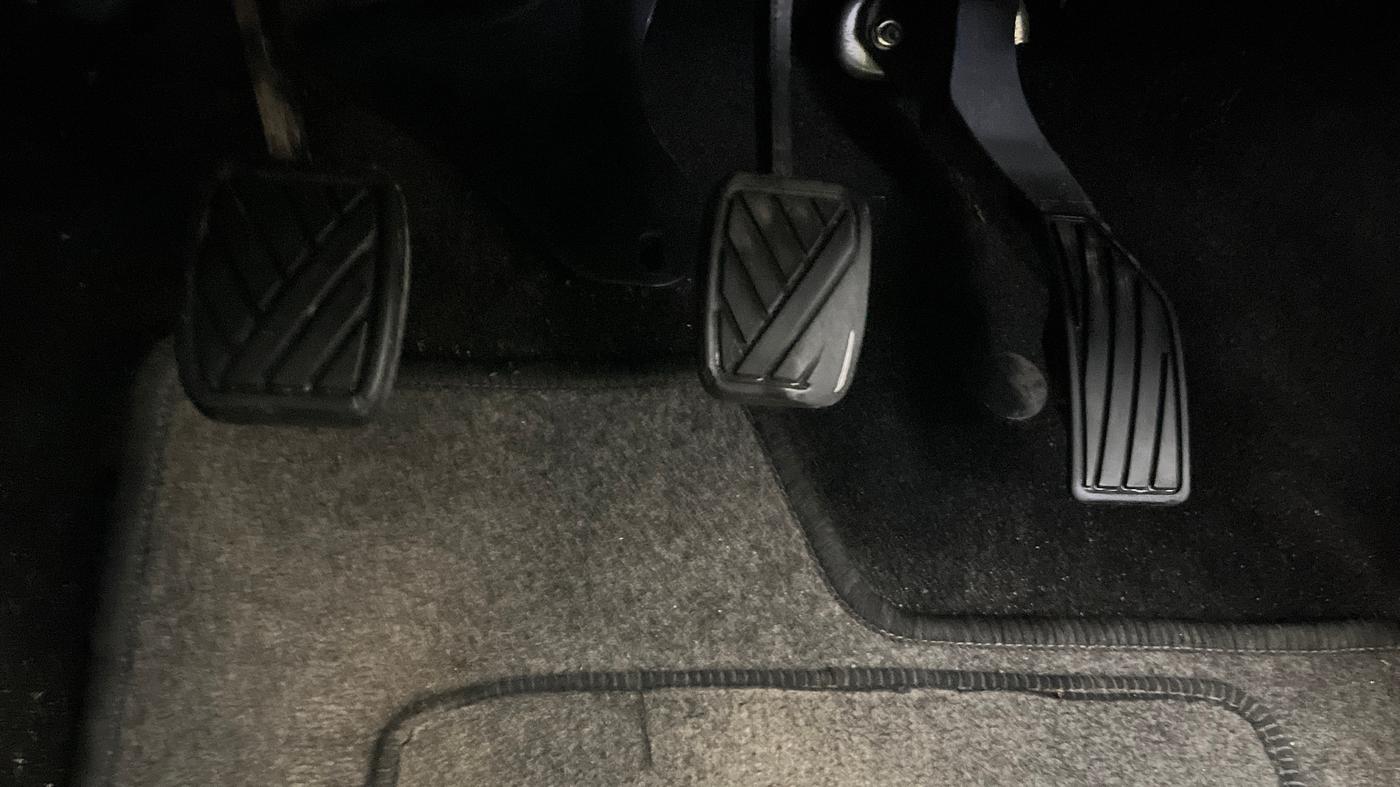 2016 Maruti Swift LXI (O), Petrol, Manual, 51,429 km, Pedals