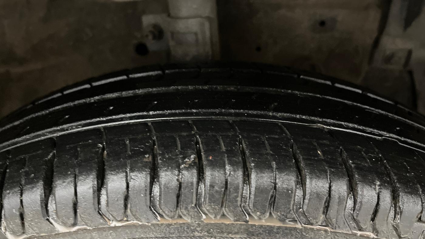 2016 Maruti Swift LXI (O), Petrol, Manual, 51,429 km, Right Front Tyre Tread