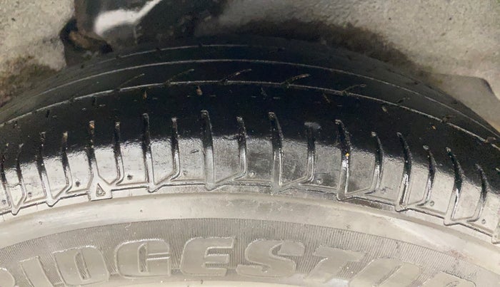 2013 Hyundai i10 MAGNA 1.2, Petrol, Manual, 1,34,639 km, Left Rear Tyre Tread