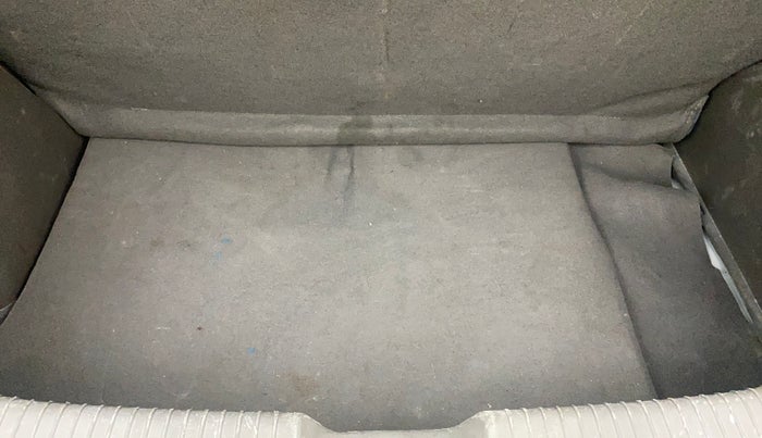 2013 Hyundai i10 MAGNA 1.2, Petrol, Manual, 1,34,639 km, Boot Inside