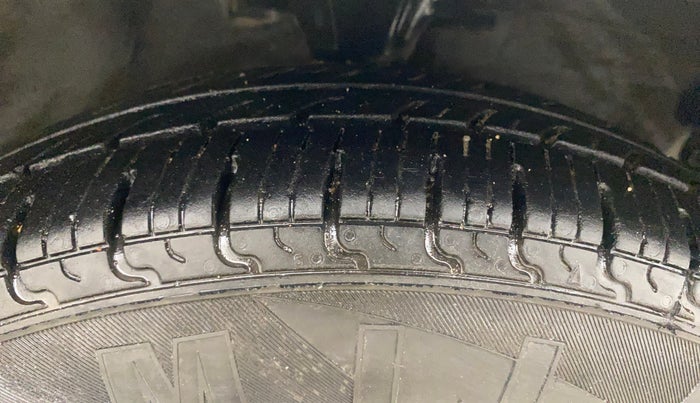 2013 Hyundai i10 MAGNA 1.2, Petrol, Manual, 1,34,639 km, Right Front Tyre Tread