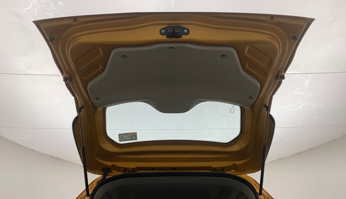 2021 Renault TRIBER RXL MT, Petrol, Manual, 7,340 km, Boot Door Open