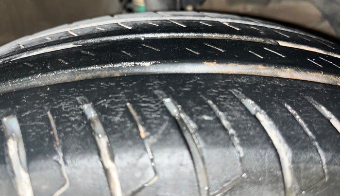 2022 Maruti Dzire VXI AMT, Petrol, Automatic, 69,440 km, Right Front Tyre Tread