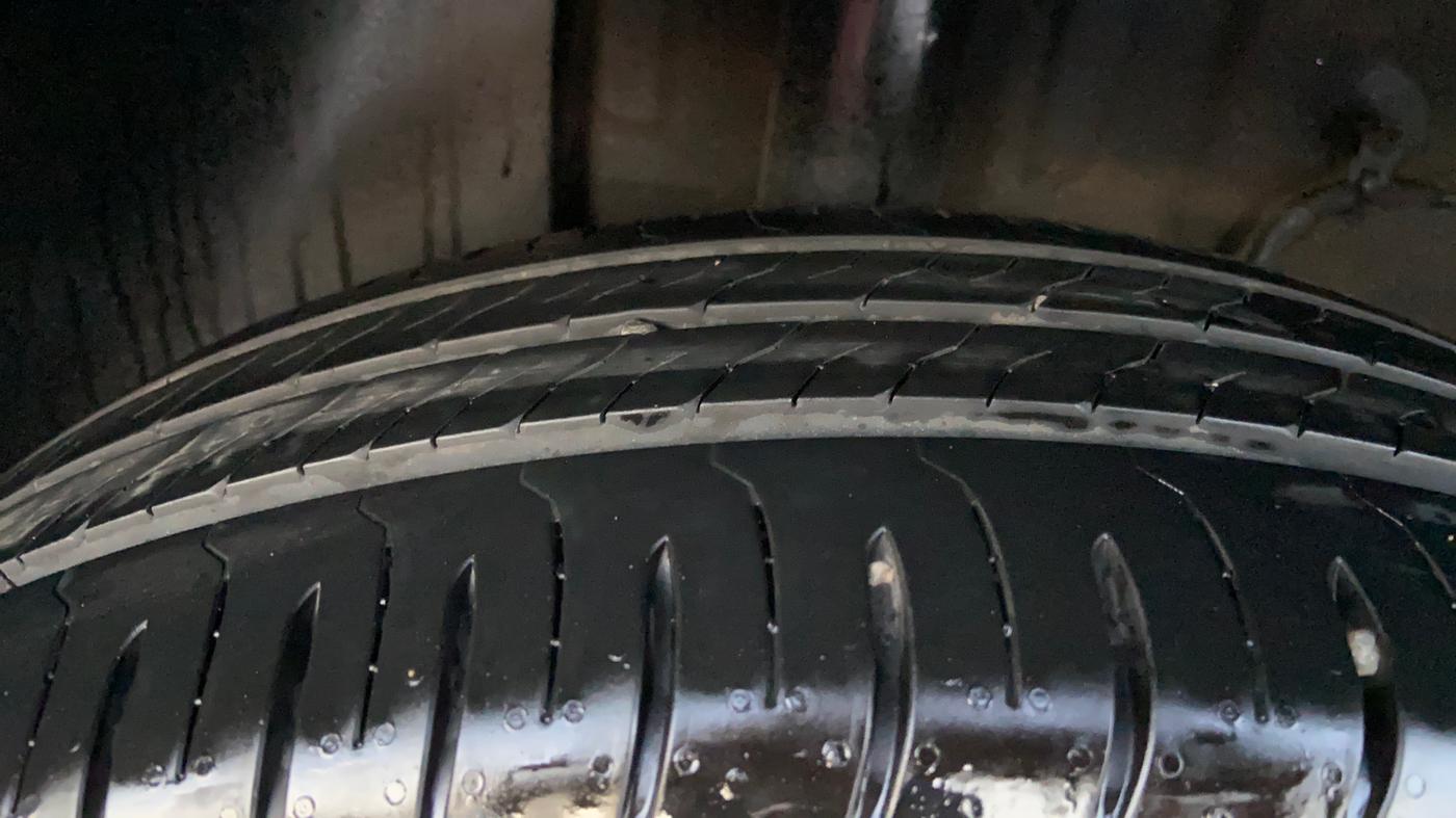 2026 Tata ALTROZ Accomplished S Petrol 5 MT, Petrol, Manual, 3,207 km, Right Rear Tyre Tread