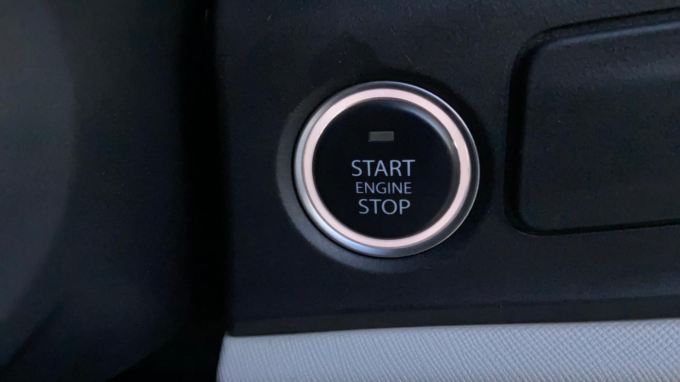 2026 Tata ALTROZ Accomplished S Petrol 5 MT, Petrol, Manual, 3,207 km, Keyless Start/ Stop Button
