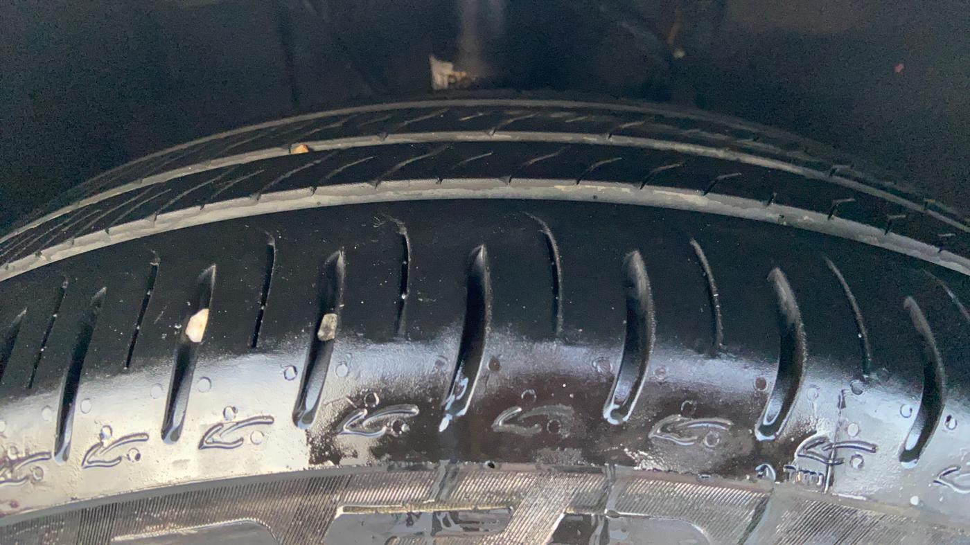 2026 Tata ALTROZ Accomplished S Petrol 5 MT, Petrol, Manual, 3,207 km, Right Front Tyre Tread