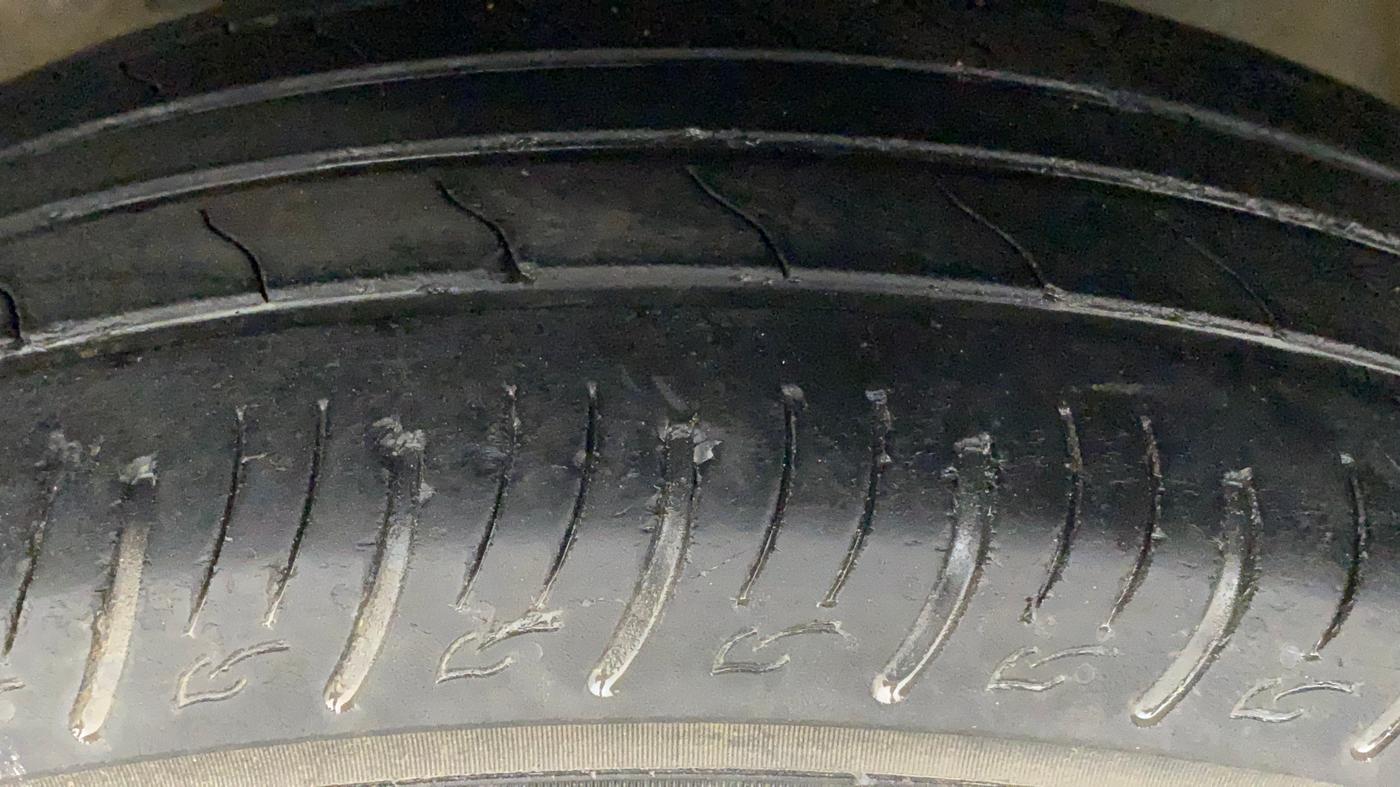 2019 Mahindra XUV300 1.5 W4 MT, Diesel, Manual, 53,218 km, Left Front Tyre Tread