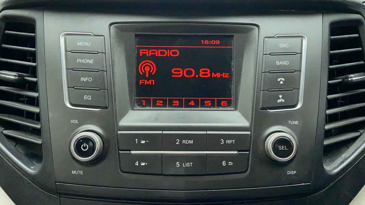 2019 Mahindra XUV300 1.5 W4 MT, Diesel, Manual, 53,218 km, Infotainment System
