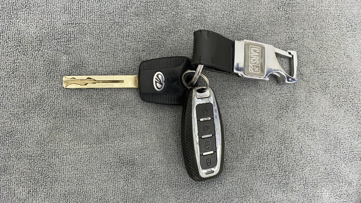 2019 Mahindra XUV300 1.5 W4 MT, Diesel, Manual, 53,218 km, Key Close Up