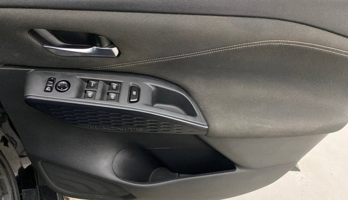 2024 Nissan MAGNITE Acenta B4D 1.0 Petrol MT, Petrol, Manual, 32,396 km, Driver Side Door Panels Control