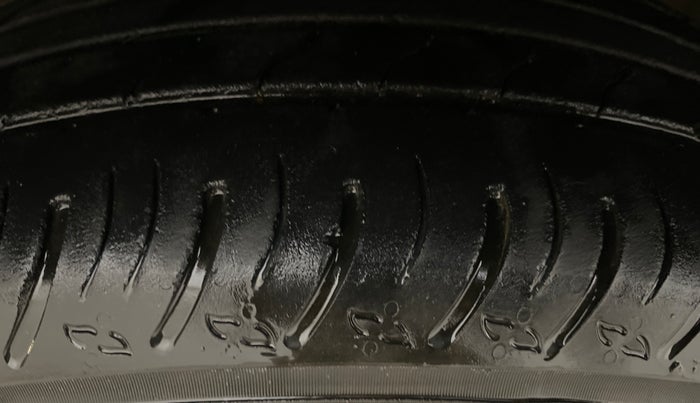 2024 Nissan MAGNITE Acenta B4D 1.0 Petrol MT, Petrol, Manual, 32,396 km, Left Front Tyre Tread