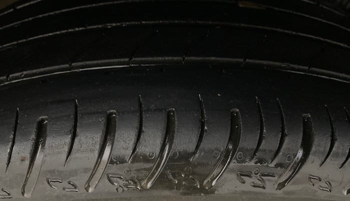 2024 Nissan MAGNITE Acenta B4D 1.0 Petrol MT, Petrol, Manual, 32,396 km, Right Rear Tyre Tread