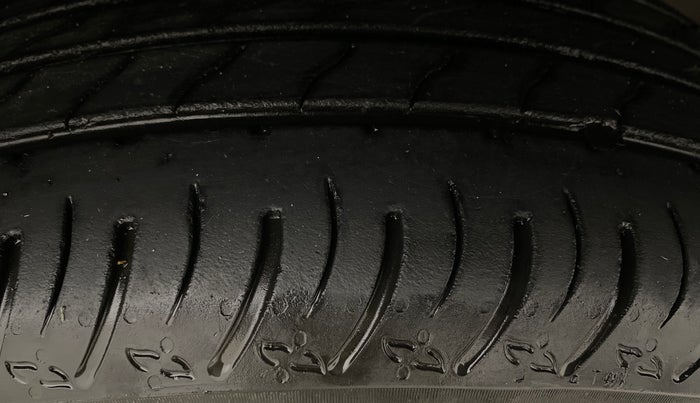 2024 Nissan MAGNITE Acenta B4D 1.0 Petrol MT, Petrol, Manual, 32,396 km, Right Front Tyre Tread