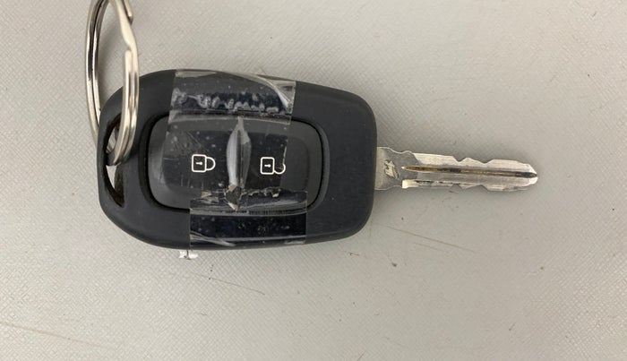 2024 Nissan MAGNITE Acenta B4D 1.0 Petrol MT, Petrol, Manual, 32,396 km, Key Close Up