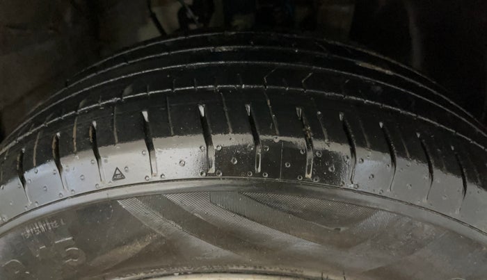 2020 Hyundai VENUE S+ 1.2, Petrol, Manual, 62,110 km, Right Front Tyre Tread