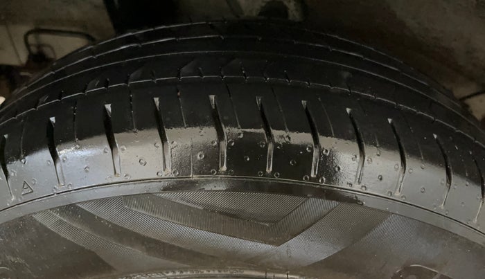 2020 Hyundai VENUE S+ 1.2, Petrol, Manual, 62,110 km, Right Rear Tyre Tread