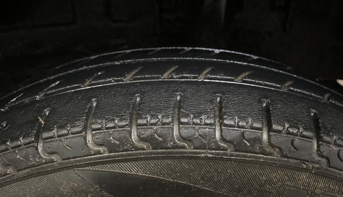 2019 Renault Kwid RXT 1.0 (O), Petrol, Manual, 42,793 km, Left Rear Tyre Tread