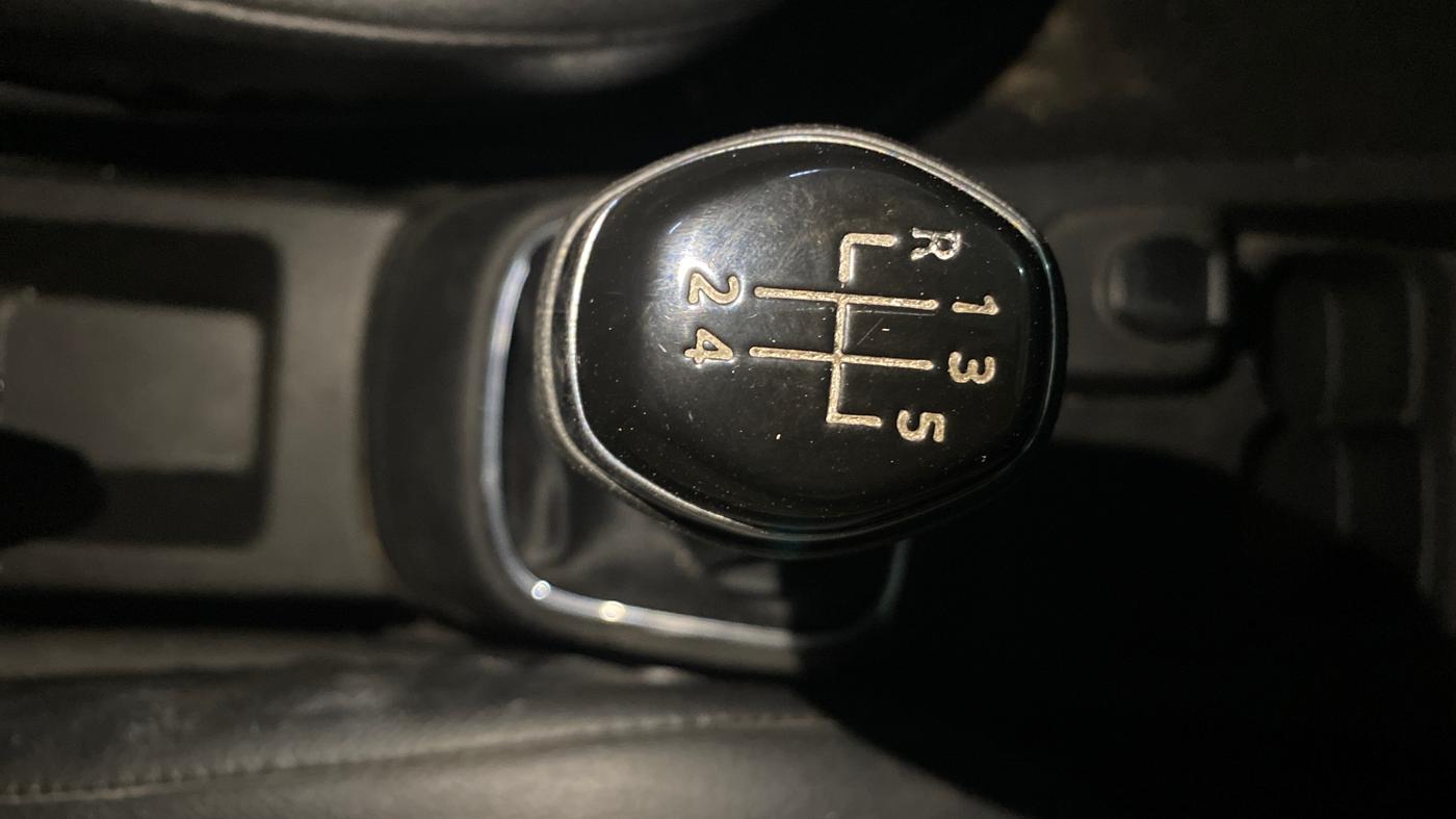 2019 Renault Kwid RXT 1.0 (O), Petrol, Manual, 42,793 km, Gear Lever