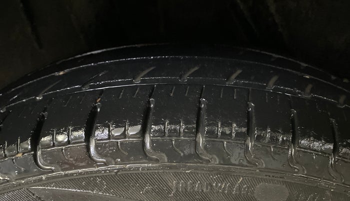 2019 Renault Kwid RXT 1.0 (O), Petrol, Manual, 42,793 km, Right Rear Tyre Tread