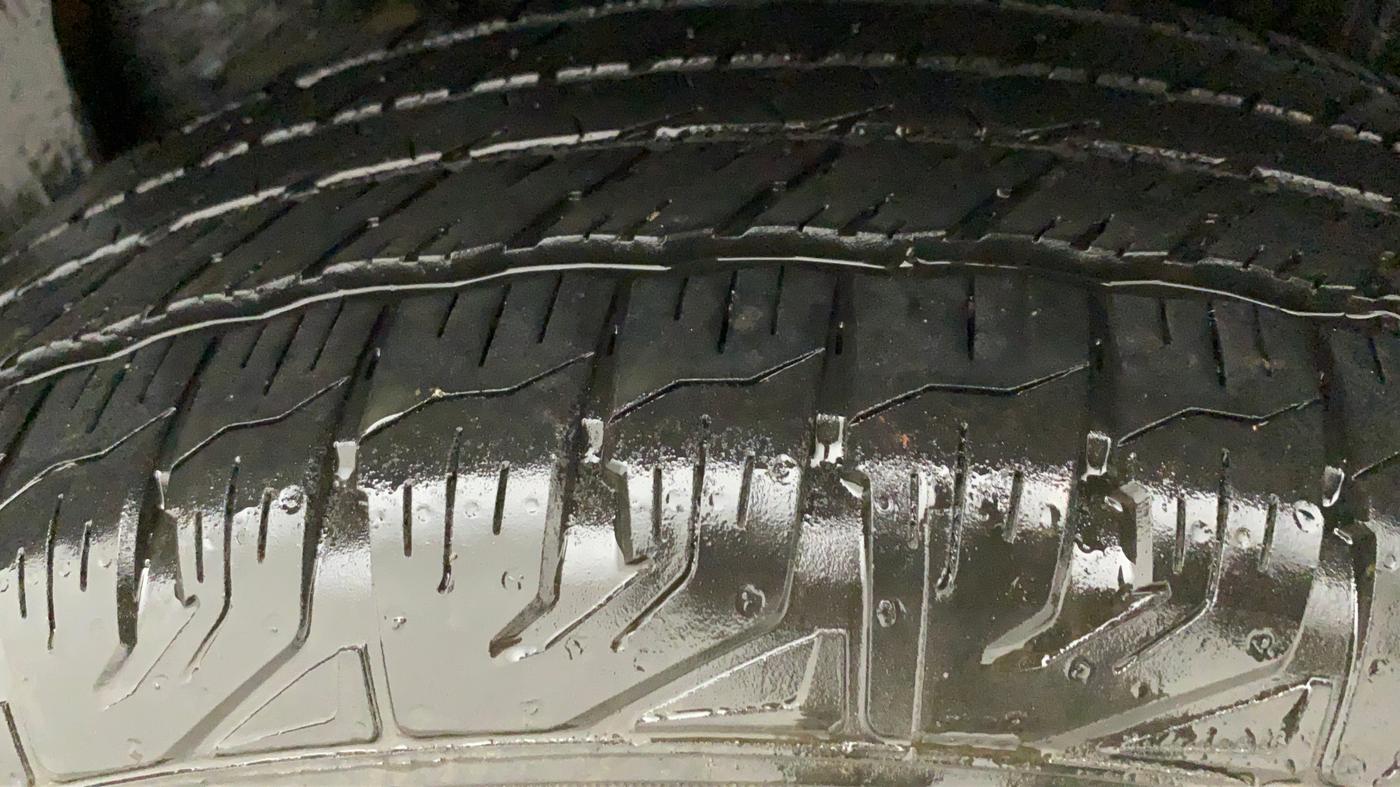 2021 Tata Harrier XMA 2.0L KRYOTEC, Diesel, Automatic, 27,724 km, Left Rear Tyre Tread