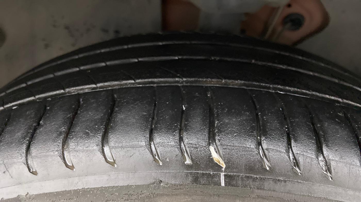 2020 Volkswagen T-ROC 1.5 TSI AT, Petrol, Automatic, 63,073 km, Left Front Tyre Tread