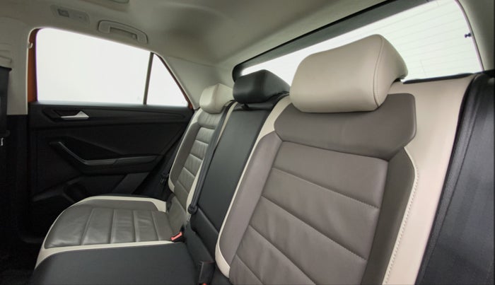 2020 Volkswagen T-ROC 1.5 TSI AT, Petrol, Automatic, 63,073 km, Right Side Rear Door Cabin