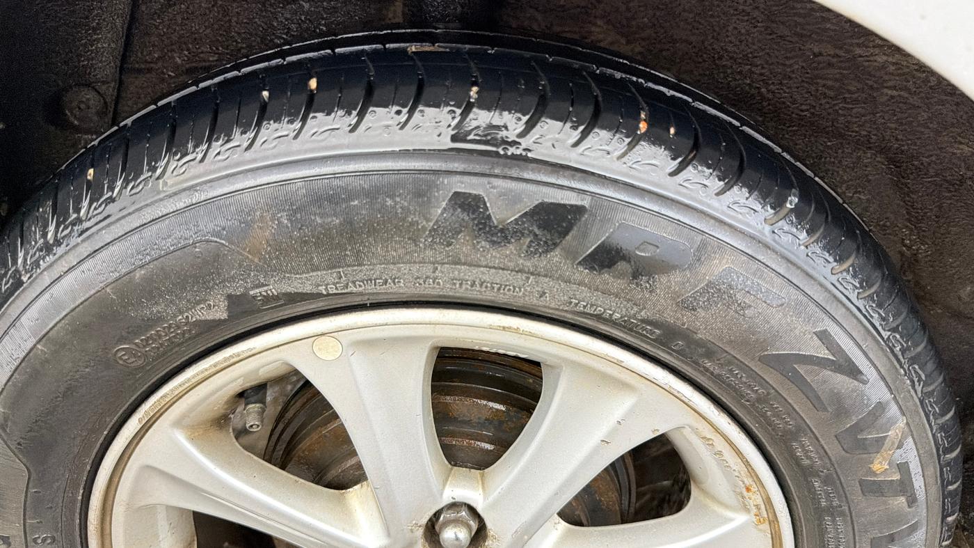 2015 Hyundai Grand i10 ASTA AT 1.2 KAPPA VTVT, Petrol, Automatic, 69,913 km, Right Rear Tyre Tread
