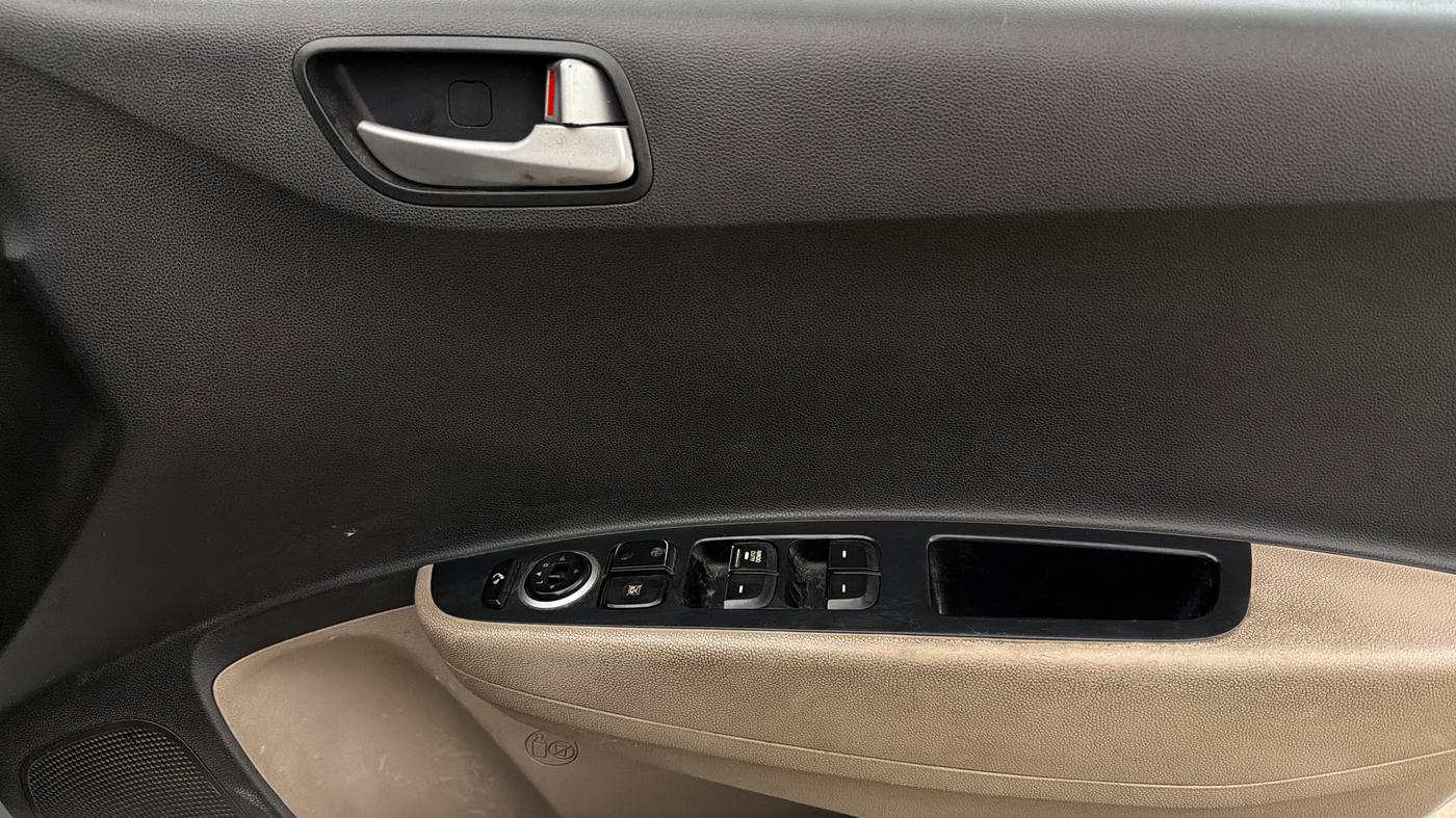 2015 Hyundai Grand i10 ASTA AT 1.2 KAPPA VTVT, Petrol, Automatic, 69,913 km, Driver Side Door Panels Control