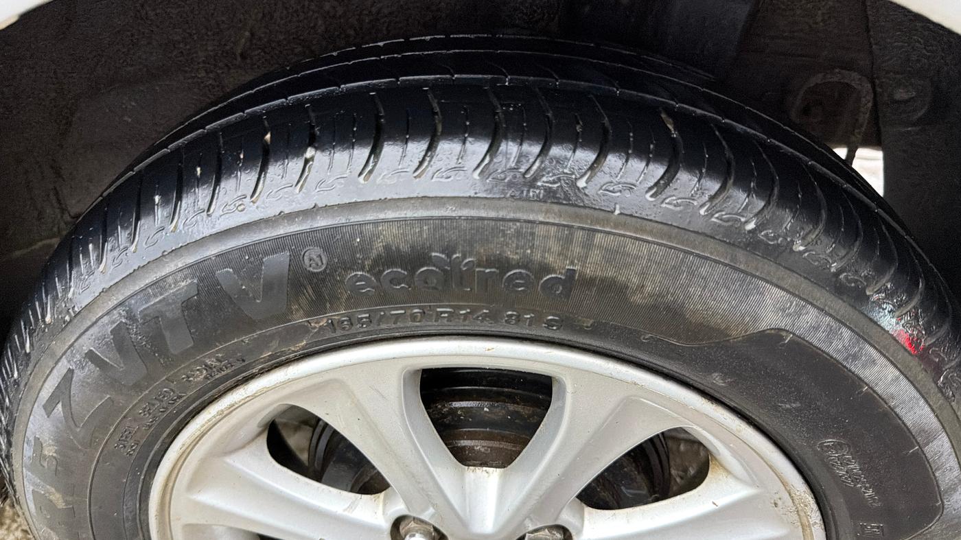 2015 Hyundai Grand i10 ASTA AT 1.2 KAPPA VTVT, Petrol, Automatic, 69,913 km, Left Rear Tyre Tread