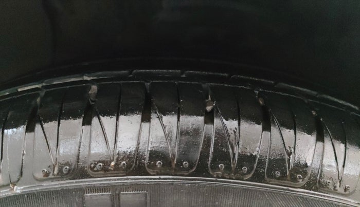 2015 Hyundai Xcent SX 1.2 (O), Petrol, Manual, 93,667 km, Left Front Tyre Tread