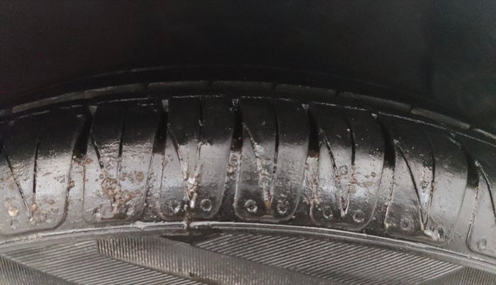 2015 Hyundai Xcent SX 1.2 (O), Petrol, Manual, 93,667 km, Right Front Tyre Tread