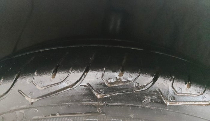 2015 Hyundai Xcent SX 1.2 (O), Petrol, Manual, 93,667 km, Right Rear Tyre Tread